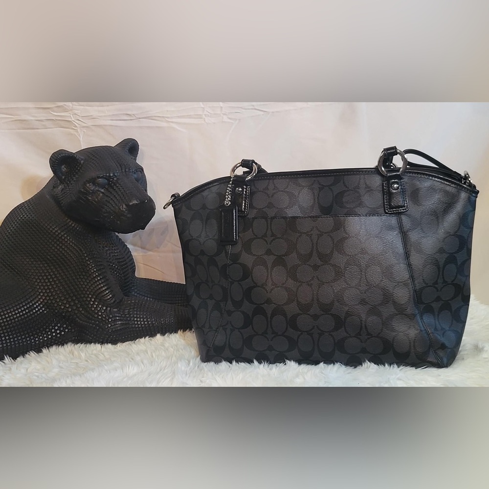 Coach logo tote bag in black with shoulder strap - Picture 2 of 5
